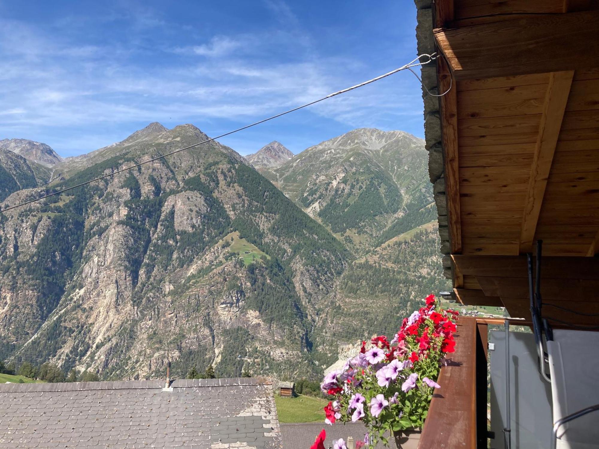 Apartamento Haus Dorfblick Grächen Exterior foto